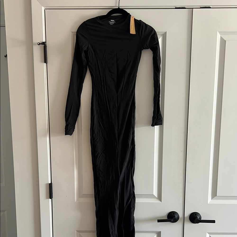 SKIMS Women's Black Long Sleeve Maxi Dress - Classic Crew Neck